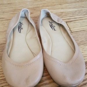 Size 9 Lucky Brand nude flats